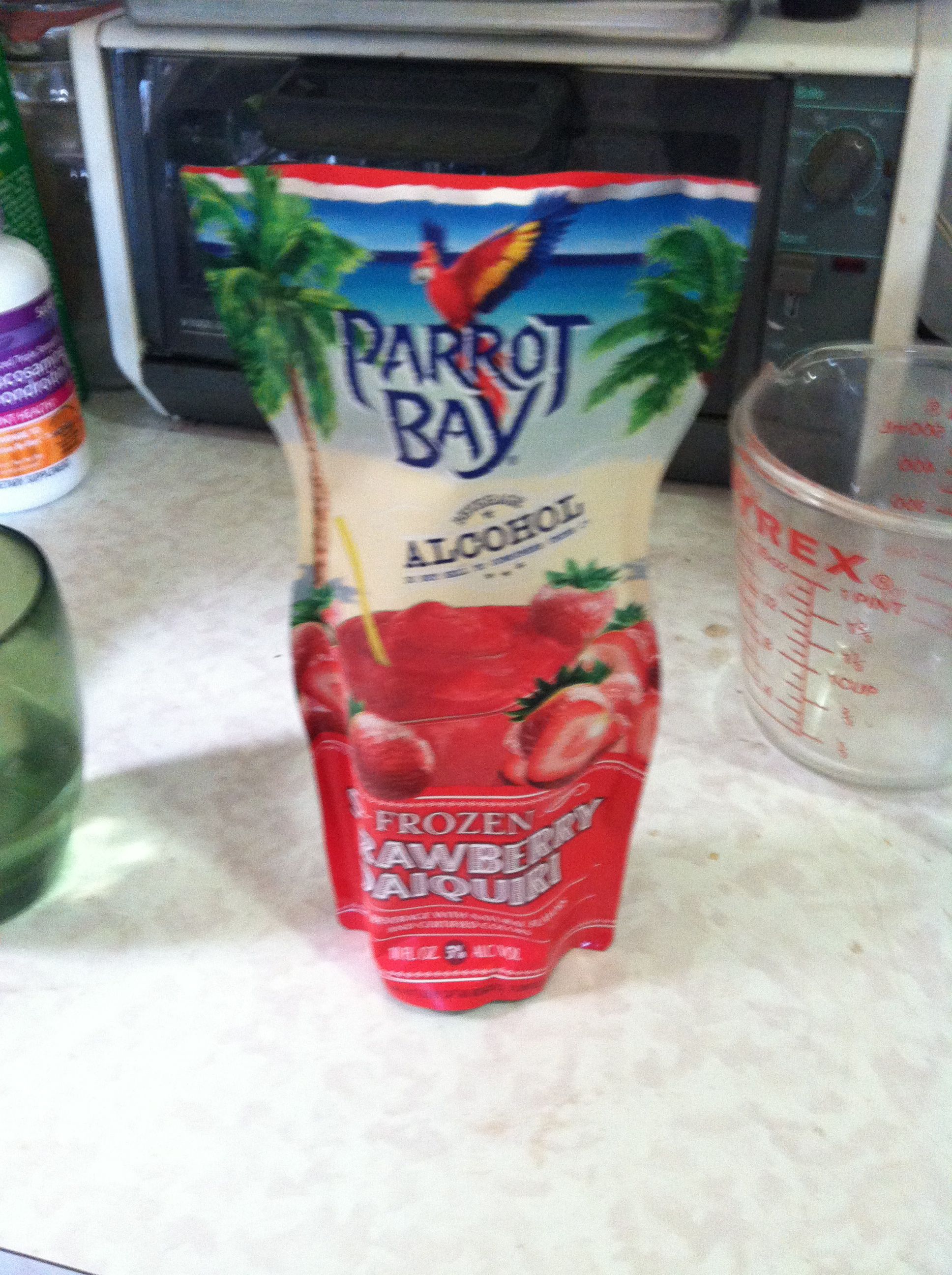 picture of Parrot Bay strawberry daquiri package.